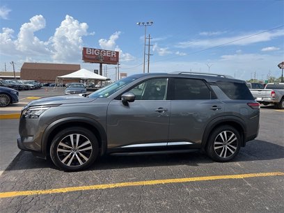 Used 2024 Nissan Pathfinder Platinum w/ Lighting Package (N93)