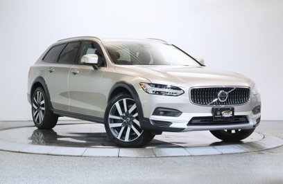 Used 2025 Volvo V90 B6 Cross Country Plus w/ Protection Package Premier