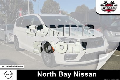 Used 2022 Chrysler Pacifica Touring-L w/ Uconnect Theater Family Group