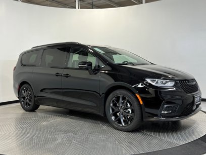 New 2025 Chrysler Pacifica Limited
