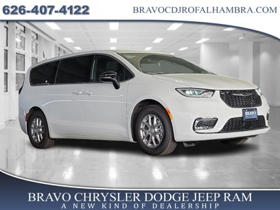 New 2025 Chrysler Pacifica Select