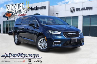New 2025 Chrysler Pacifica Select