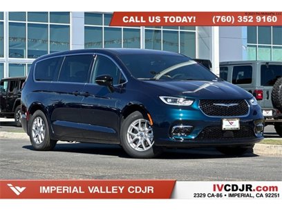 New 2025 Chrysler Pacifica Select