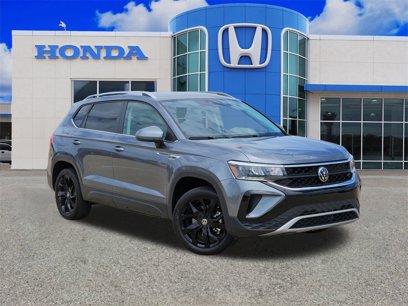 Used 2024 Volkswagen Taos SE w/ Black Wheel Package