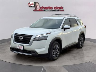 New 2025 Nissan Pathfinder SL w/ SL Premium Package