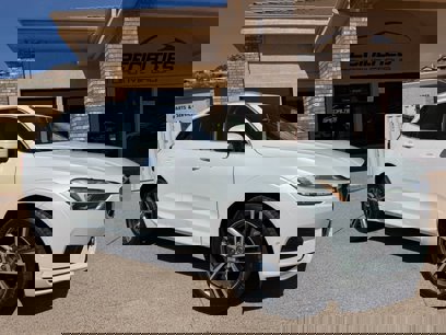 Used 2018 Volvo XC60 T5 Momentum w/ Convenience Package