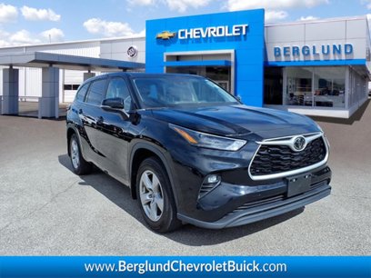Used 2023 Toyota Highlander LE