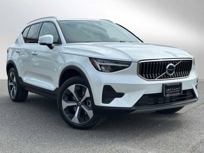 New 2025 Volvo XC40 B5 Core w/ Protection Package Premier