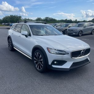Used 2023 Volvo V60 B5 Cross Country Ultimate w/ Climate Package