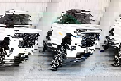 Certified 2025 Ford Explorer Platinum w/ Ultimate Package