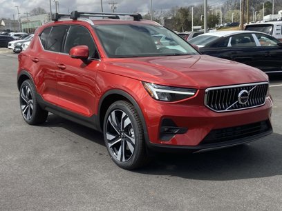New 2025 Volvo XC40 B5 Plus w/ Climate Package