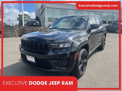 Used 2023 Jeep Grand Cherokee Altitude