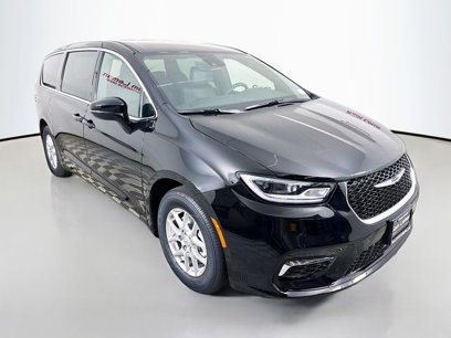 New 2025 Chrysler Pacifica Select