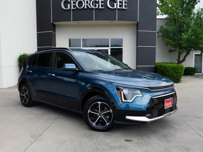 New 2025 Kia Niro SX