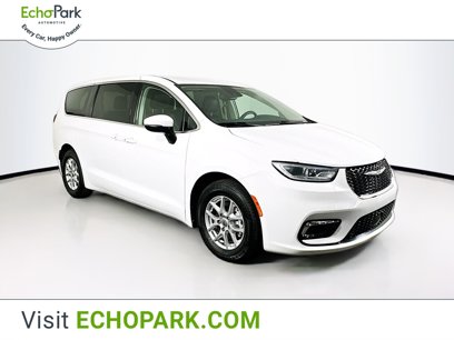 Used 2023 Chrysler Pacifica Touring-L