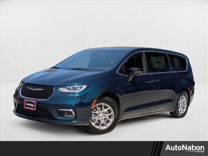 New 2025 Chrysler Pacifica Select