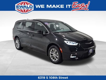 New 2025 Chrysler Pacifica Select