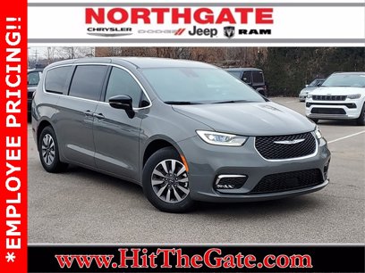 New 2025 Chrysler Pacifica Select