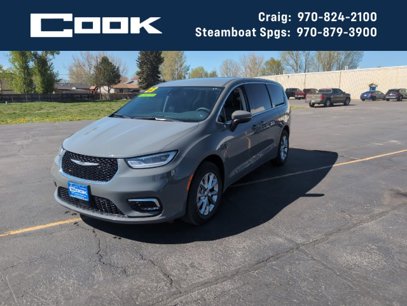 Used 2023 Chrysler Pacifica Touring-L w/ Uconnect Theater Family Group