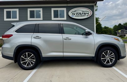 Used 2019 Toyota Highlander SE