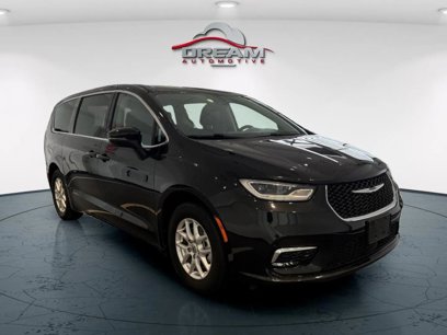 Used 2023 Chrysler Pacifica Touring-L