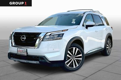 New 2025 Nissan Pathfinder Platinum w/ Cargo Package