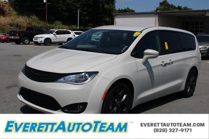 Used 2020 Chrysler Pacifica Touring w/ S Appearance Package