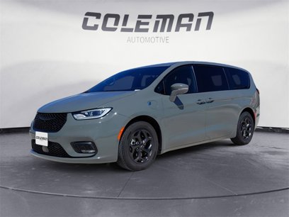 Used 2022 Chrysler Pacifica Touring-L w/ Uconnect Theater Family Group
