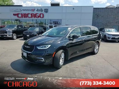 New 2025 Chrysler Pacifica Select