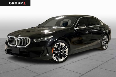 New 2025 BMW 530i xDrive w/ Premium Package