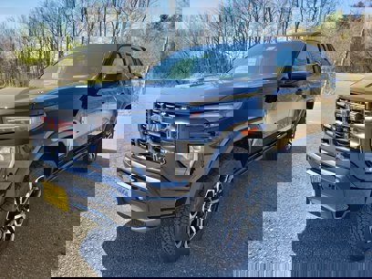 New 2025 GMC Canyon AT4 w/ Nightfall Edition