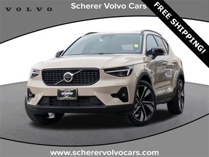 New 2025 Volvo XC40 B5 Plus w/ Climate Package