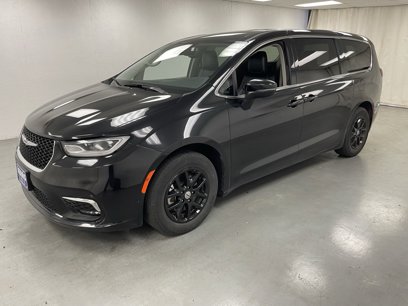 Used 2023 Chrysler Pacifica Touring-L