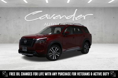New 2025 Nissan Pathfinder Platinum w/ Black Appearance Package