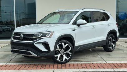 Used 2022 Volkswagen Taos SEL w/ Panoramic Sunroof Package