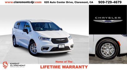New 2025 Chrysler Pacifica Select