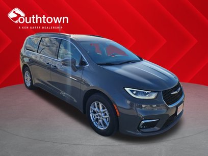 New 2022 Chrysler Pacifica Touring-L