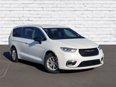 Used 2024 Chrysler Pacifica Touring