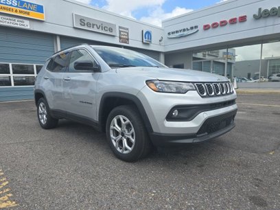 New 2025 Jeep Compass Latitude w/ Convenience Group