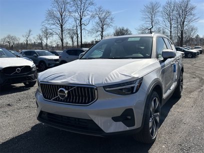 New 2025 Volvo XC40 B5 Ultra w/ Climate Package