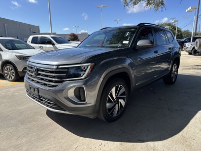 Used 2024 Volkswagen Atlas SE w/ Panoramic Sunroof Package