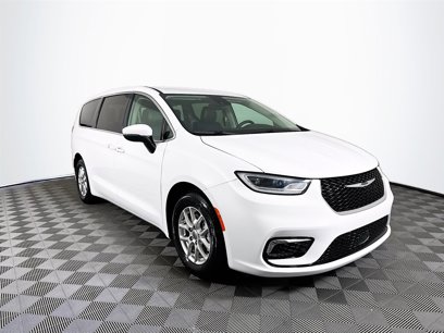 Used 2023 Chrysler Pacifica Touring-L