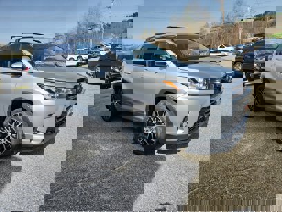 Used 2018 Toyota Highlander SE
