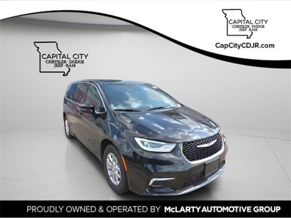 New 2025 Chrysler Pacifica Select