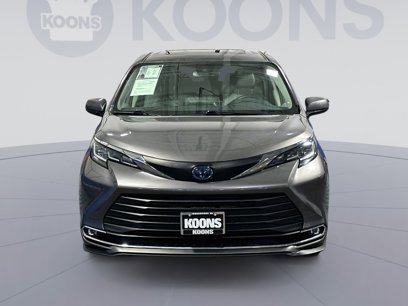 Used 2021 Toyota Sienna XLE