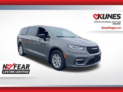 New 2025 Chrysler Pacifica Select
