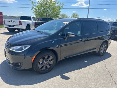Used 2019 Chrysler Pacifica Limited w/ Advanced Safetytec Group