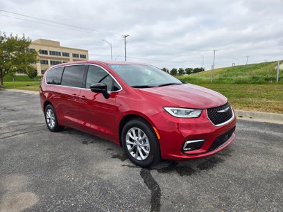 New 2025 Chrysler Pacifica Select