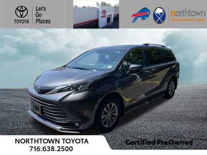 Used 2025 Toyota Sienna XLE