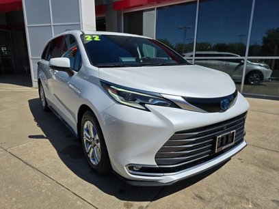 Certified 2022 Toyota Sienna Platinum